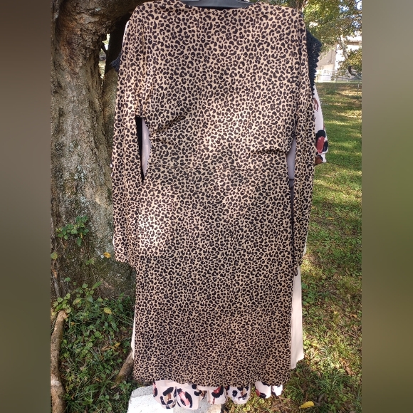 Old Navy size lg animal printed dress with attached belt - Picture 2 of 9